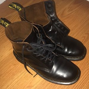 MADE IN ENGLAND 1460 Doc Marten Dr. / SIZE 9